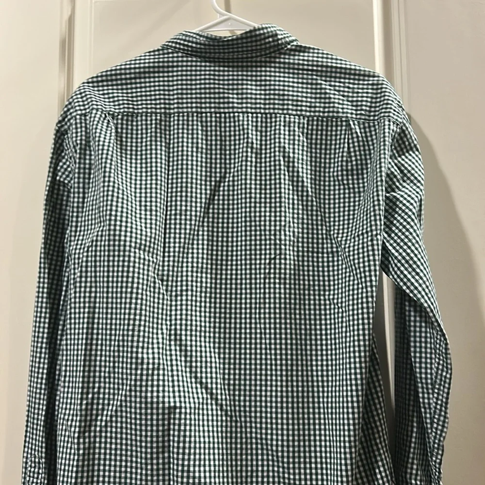 J. Crew men’s button down green gingham shirt long sleeves pocket front size L